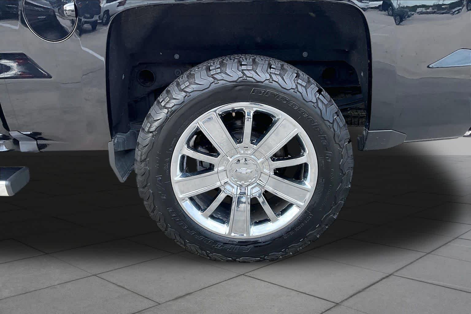 Used 2018 Black Chevrolet High Country image 11