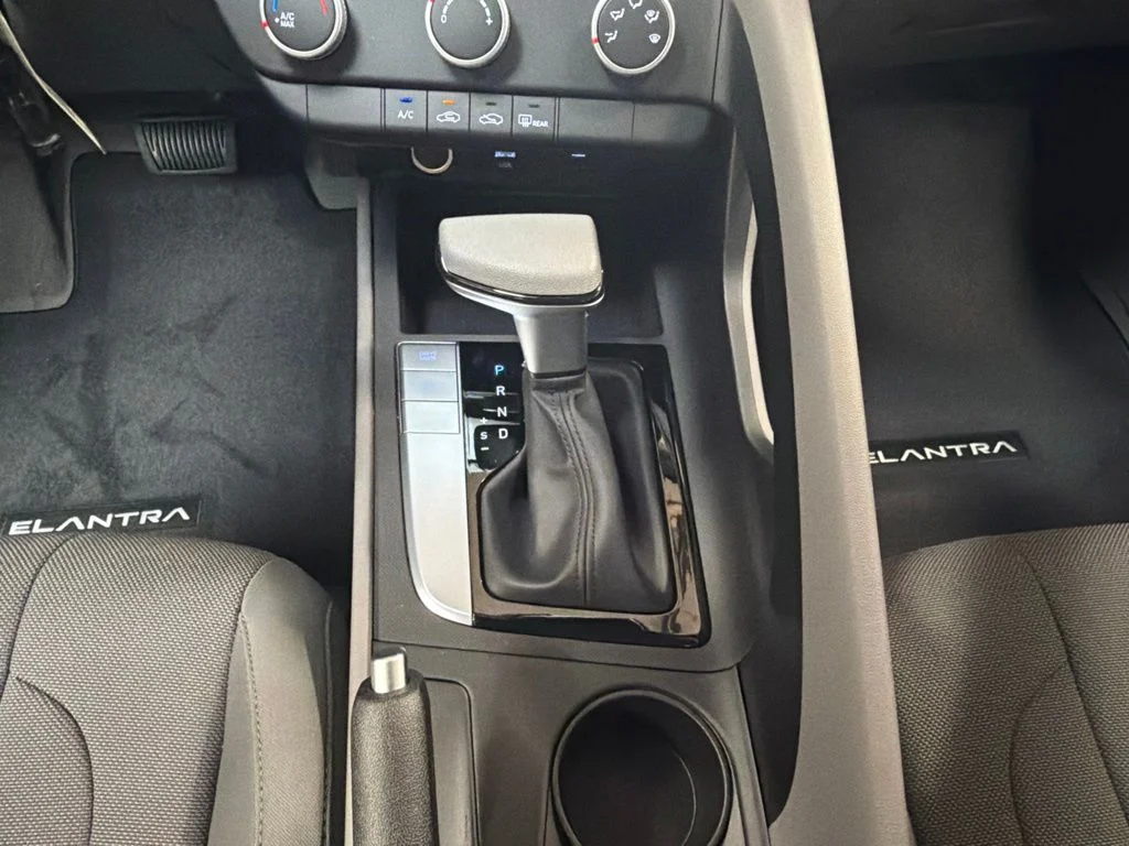 New 2026 Abyss Black Hyundai SE image 20