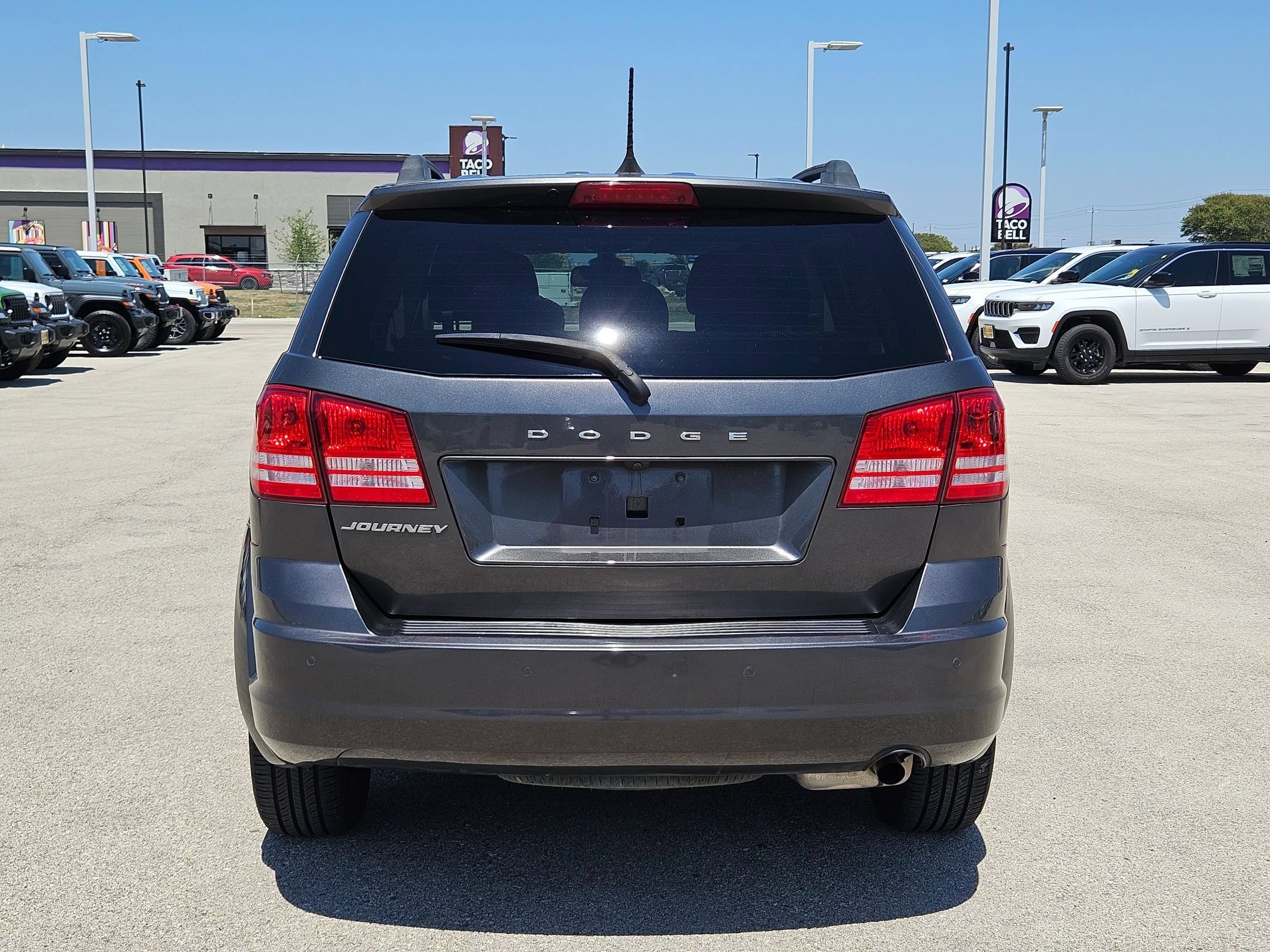 Used 2020 Granite Pearlcoat Dodge SE Value image 4