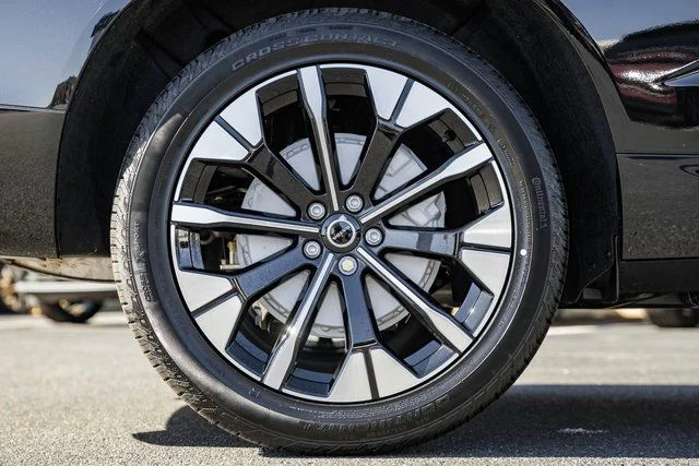 2026 Volvo XC60 Plus - Photo 17