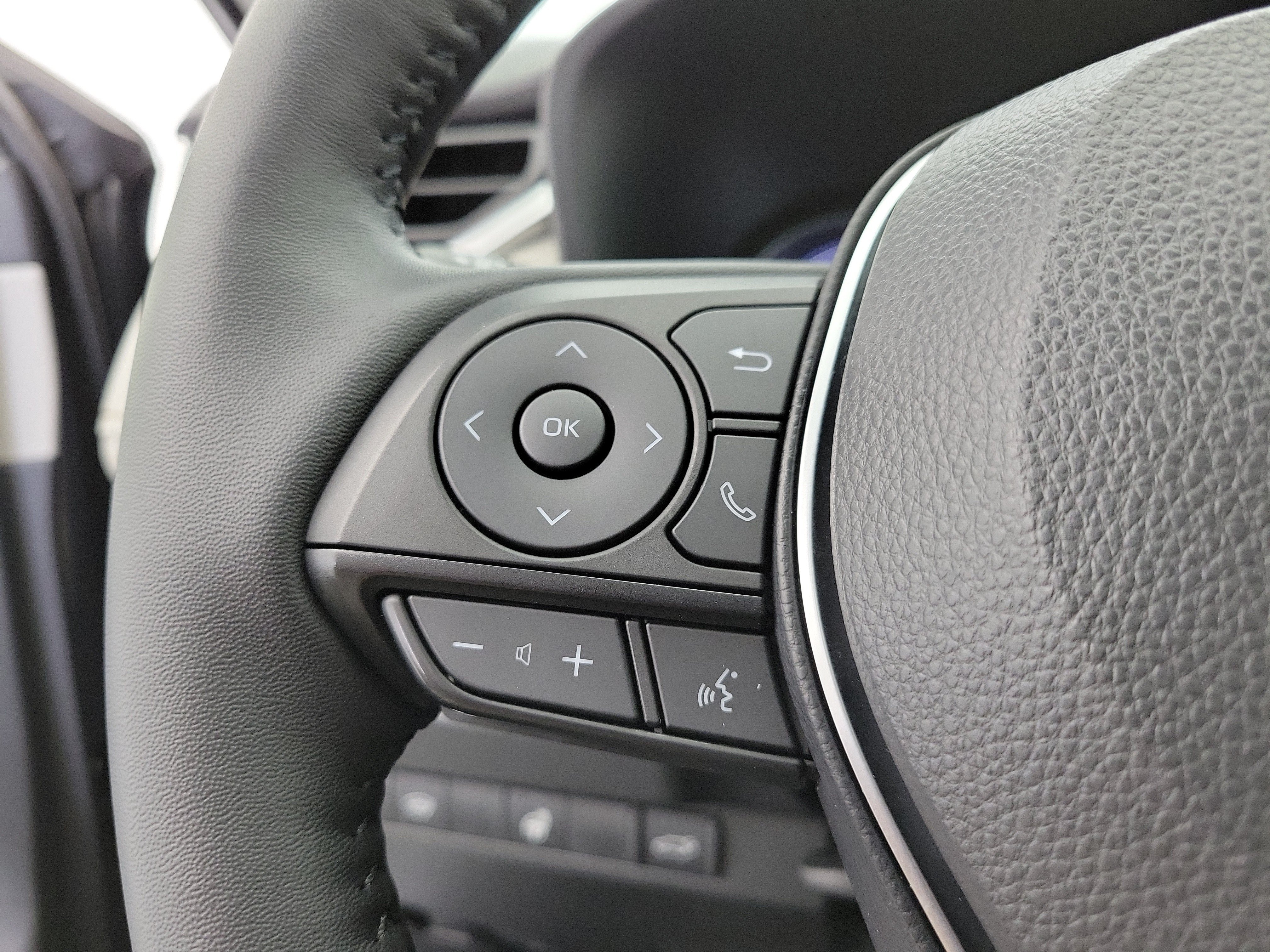 Used 2025 Magnetic Gray Metallic Toyota XLE Premium image 24