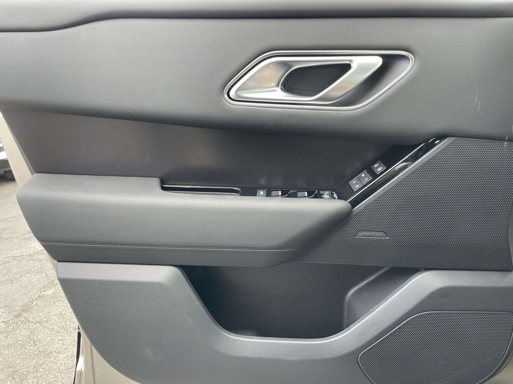 New 2026 Batumi Gold Land Rover Dynamic SE image 32