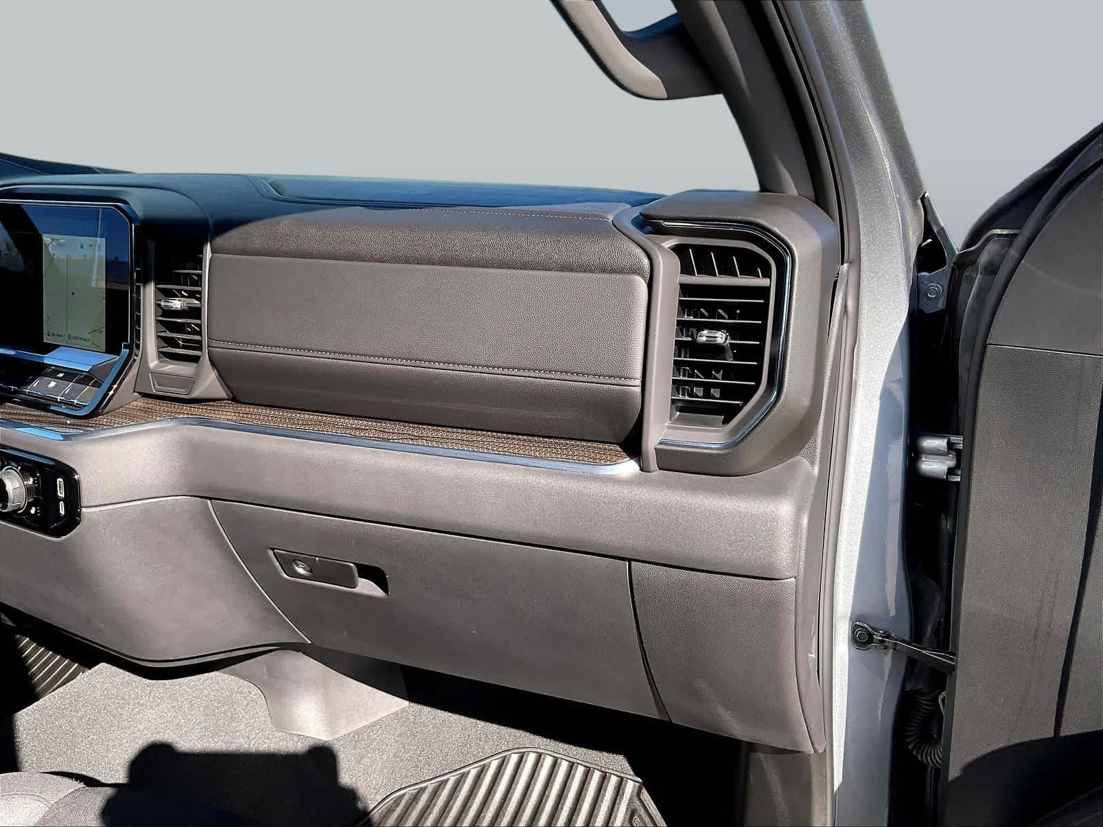 2025 Chevrolet Silverado 1500 LT - Photo 29