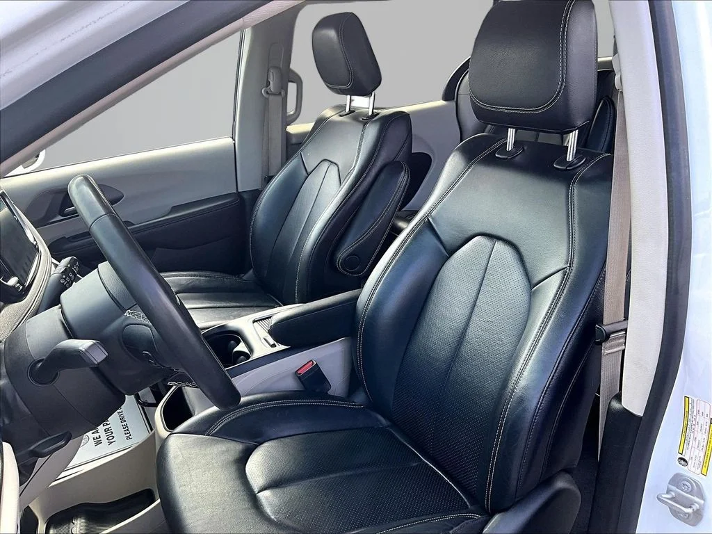 Used 2022 White Chrysler Touring L image 23