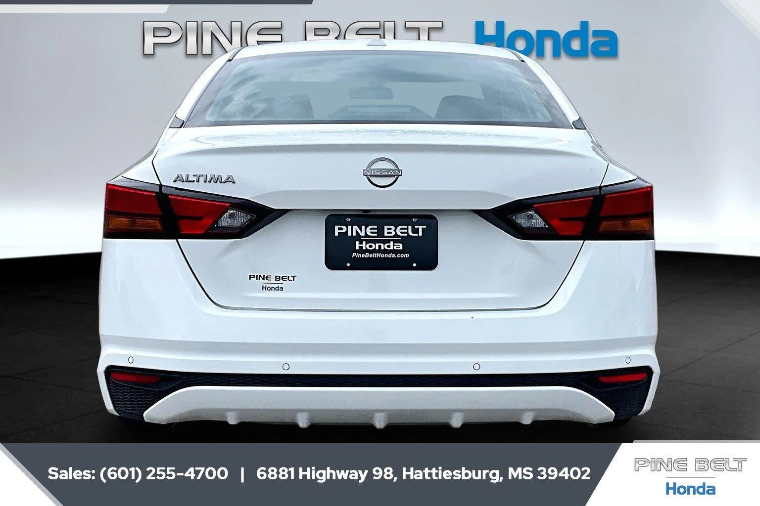 Used 2025 Glacier White Nissan SV image 4