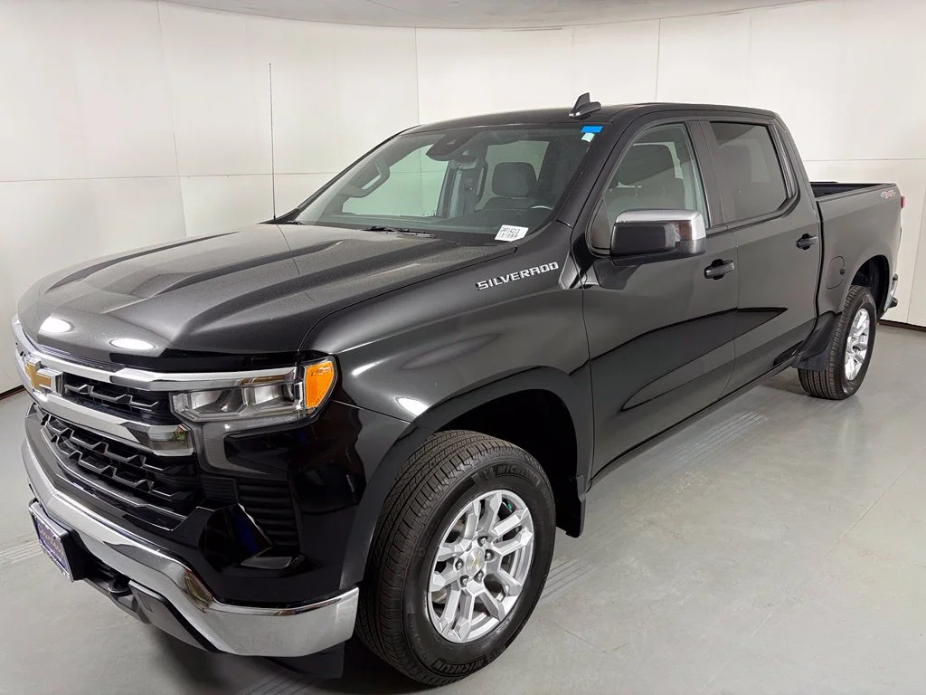 Used 2023 Black Chevrolet LT image 5