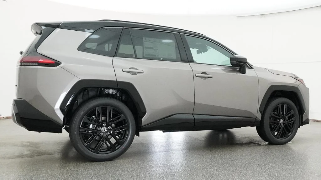 New 2026 Meteor Shower with Midnight Black Metallic roof Toyota XSE image 15