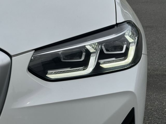Used 2023 White BMW xDrive30i image 9