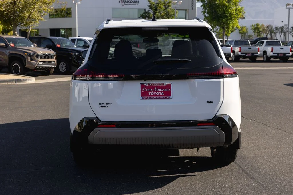 Used 2026 Ice Cap Toyota SE image 6