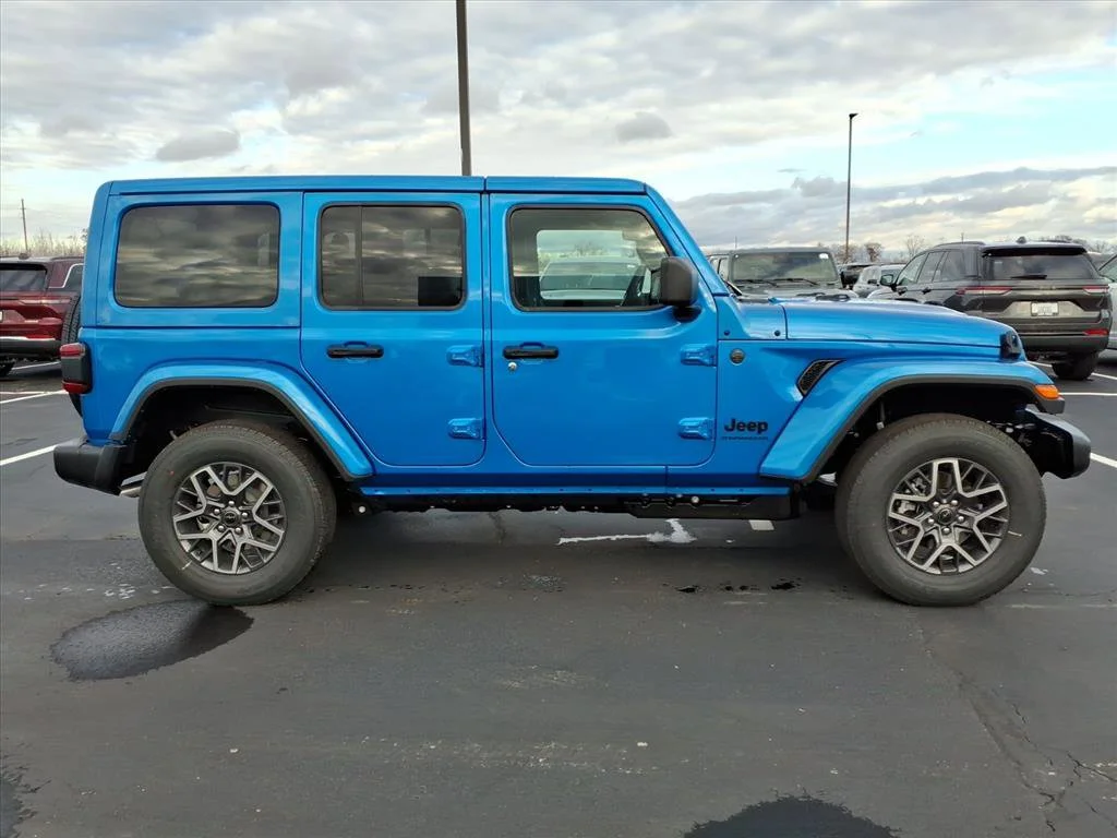 New 2026 Hydro Blue Pearl-Coat Exterior Paint Jeep Sahara image 17