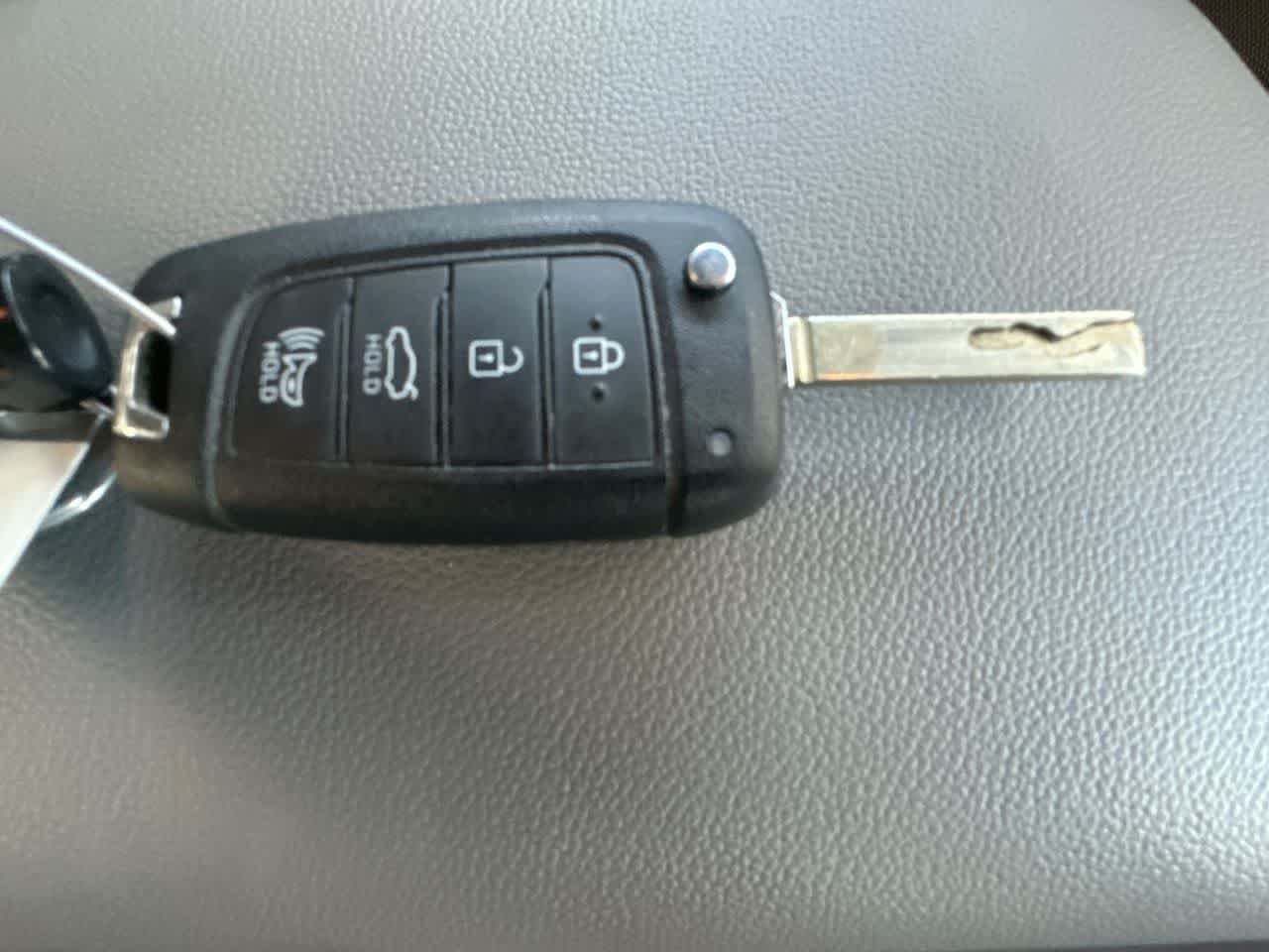 2025 Hyundai Elantra SE - Photo 28
