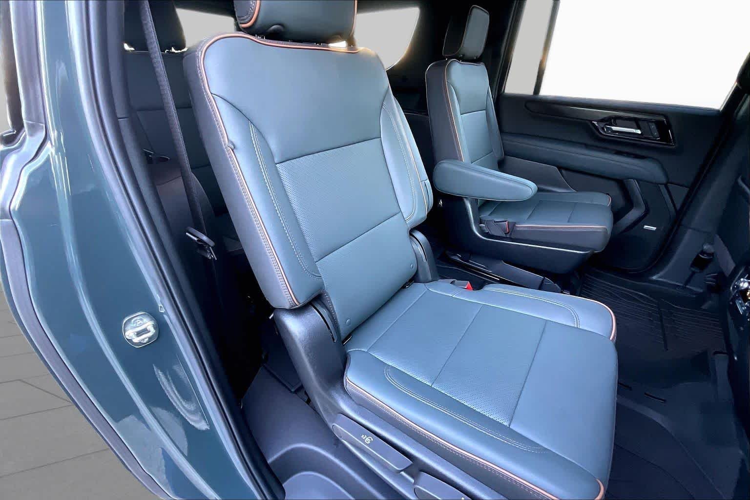 Used 2026 Midnight Pine GMC AT4 image 34