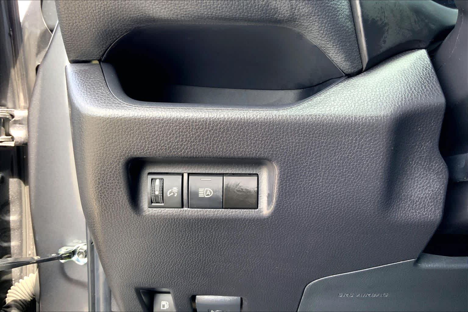 Used 2025 Magnetic Gray Metallic Toyota Hybrid XLE image 33