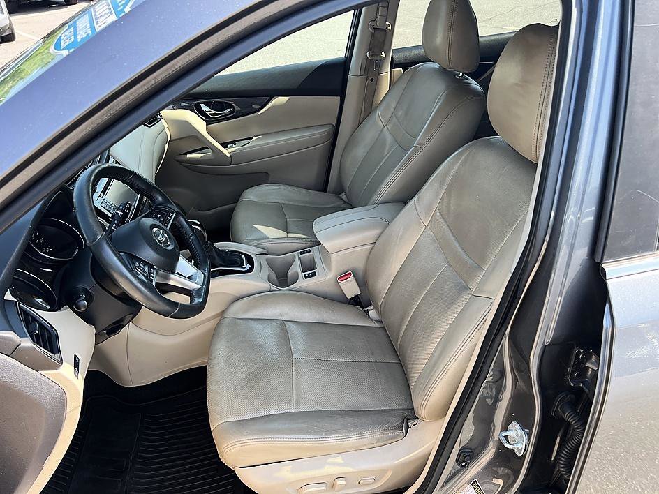 Used 2017 Gun Metallic Nissan SV image 13