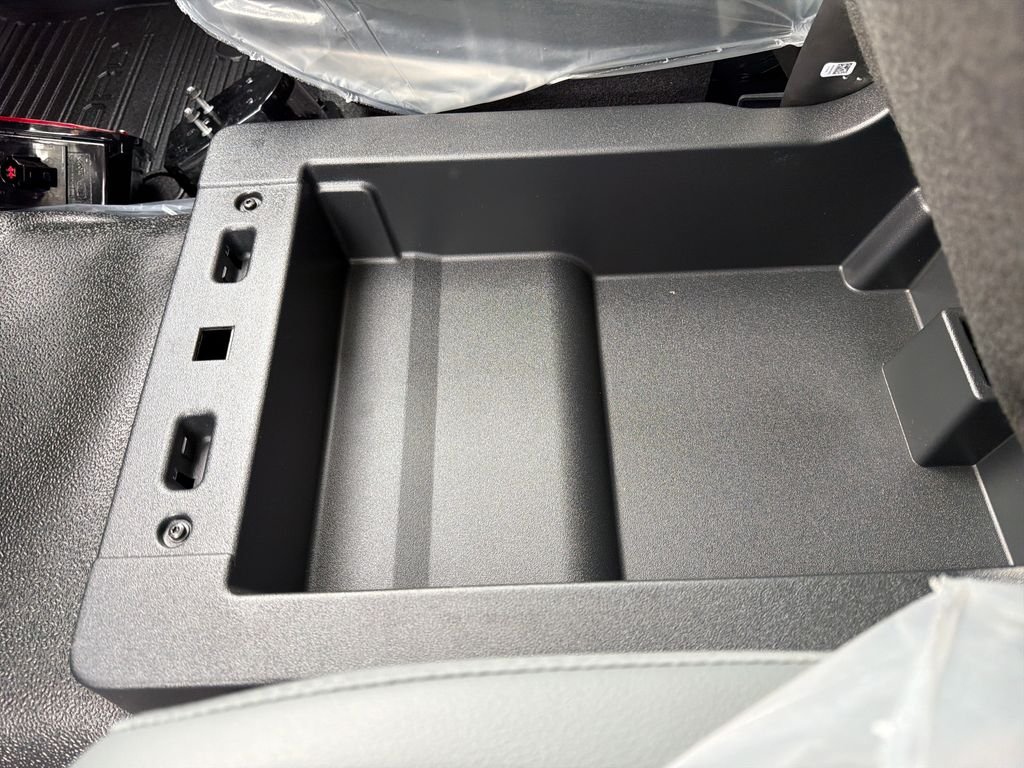 New 2026 Oxford White Ford Mechanical Body image 23
