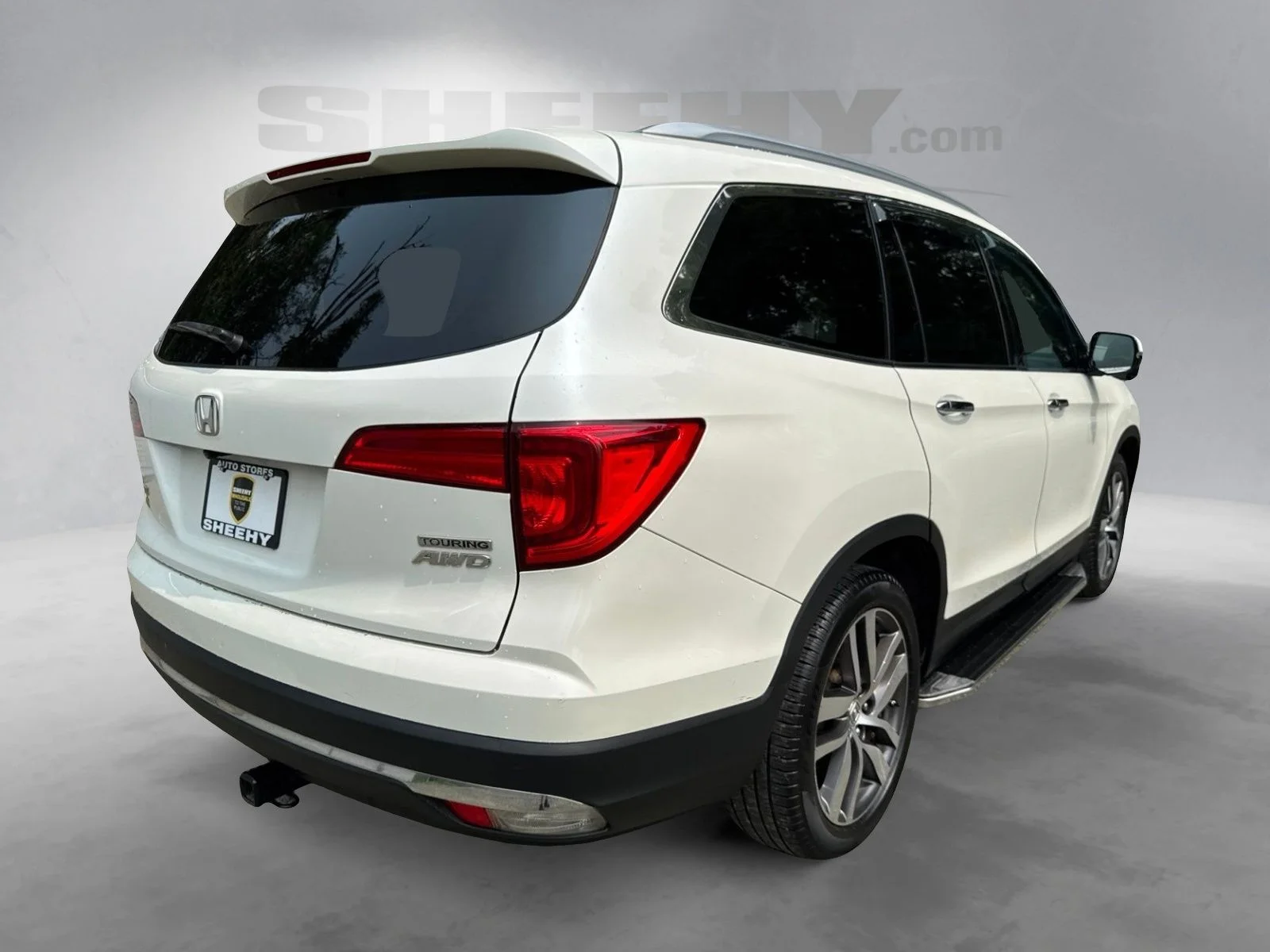 Used 2017 White Diamond Pearl Honda Touring image 13