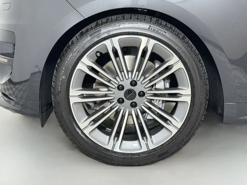 New 2026 Carpathian Grey Land Rover Dynamic SE image 33