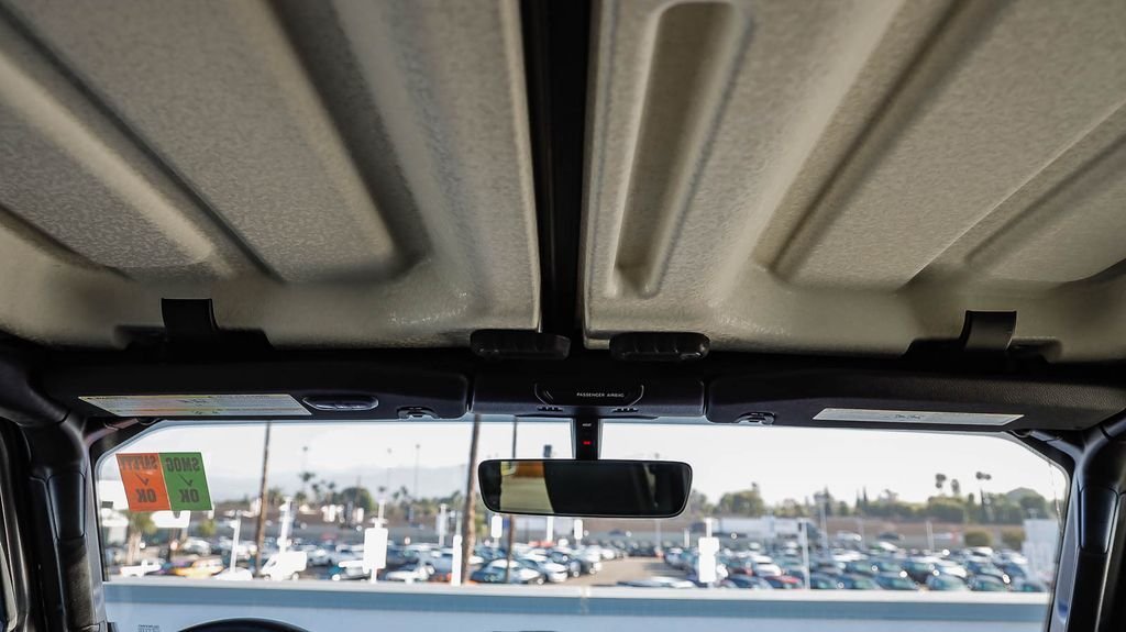 Used 2018 Billet Silver Metallic Jeep Rubicon image 19