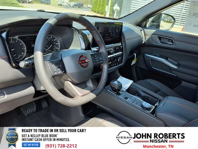 New 2026 Everest White Pearl TriCoat / Super Black Two-tone Nissan Rock Creek® image 4