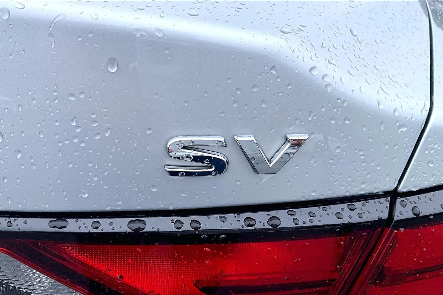 Used 2022 Brilliant Silver Metallic Nissan SV image 10