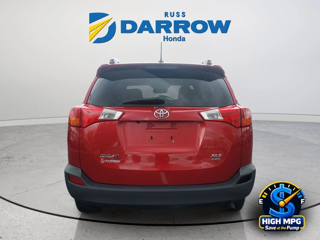 Used 2014 Red Toyota XLE image 4