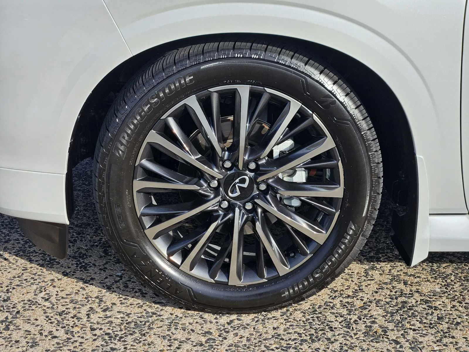 Certified Used 2026 Radiant White/Black Obsidian INFINITI AUTOGRAPH image 11
