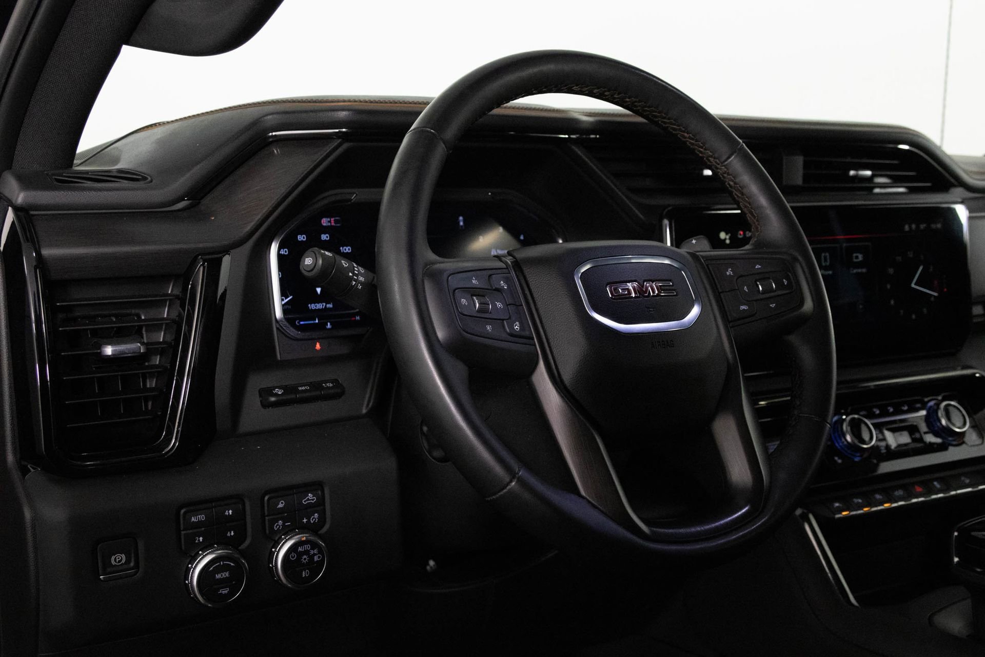 2024 GMC SIERRA - Image 30