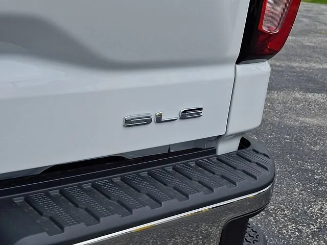 New 2026 Summit White GMC SLE image 23