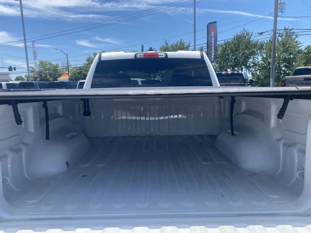 Used 2022 White Ram Big Horn/Lone Star image 13