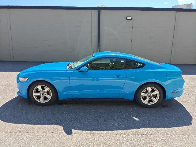 Used 2017 Blue Ford V6 image 5