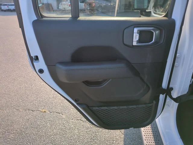 Used 2021 White Jeep Unlimited Sahara Altitude image 28