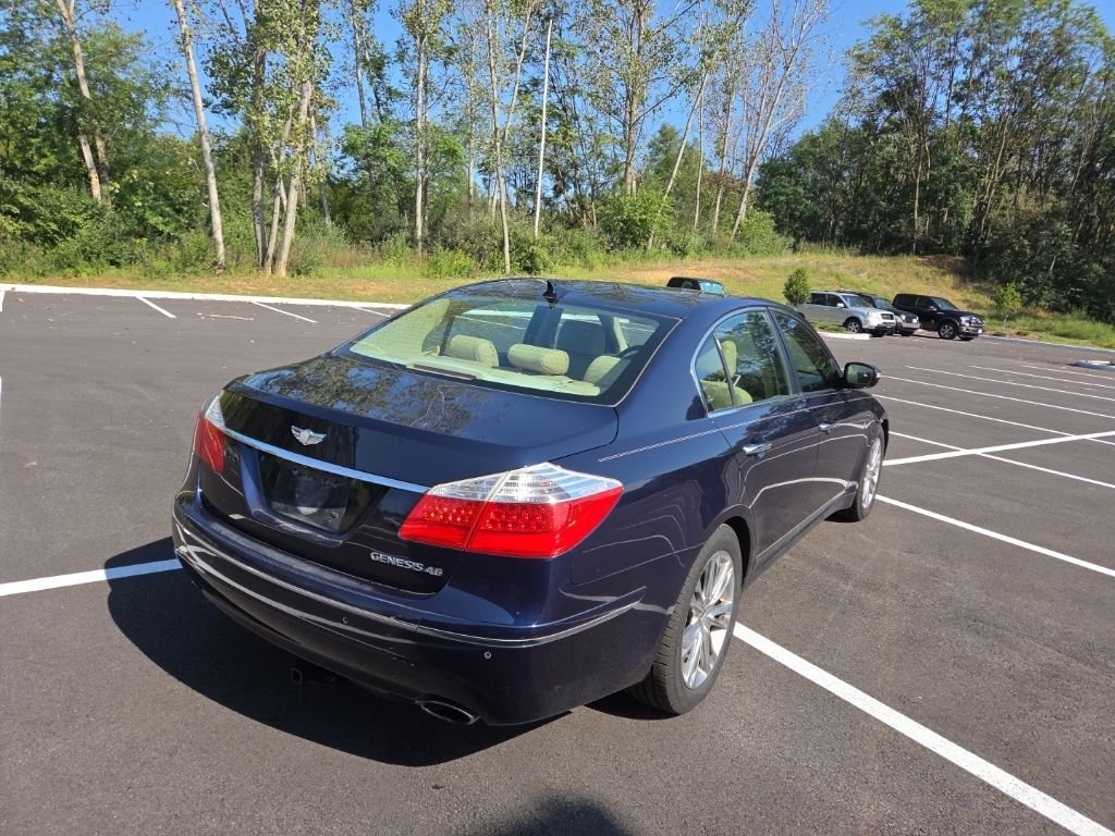 Used 2011 Blue Hyundai 4.6 image 4