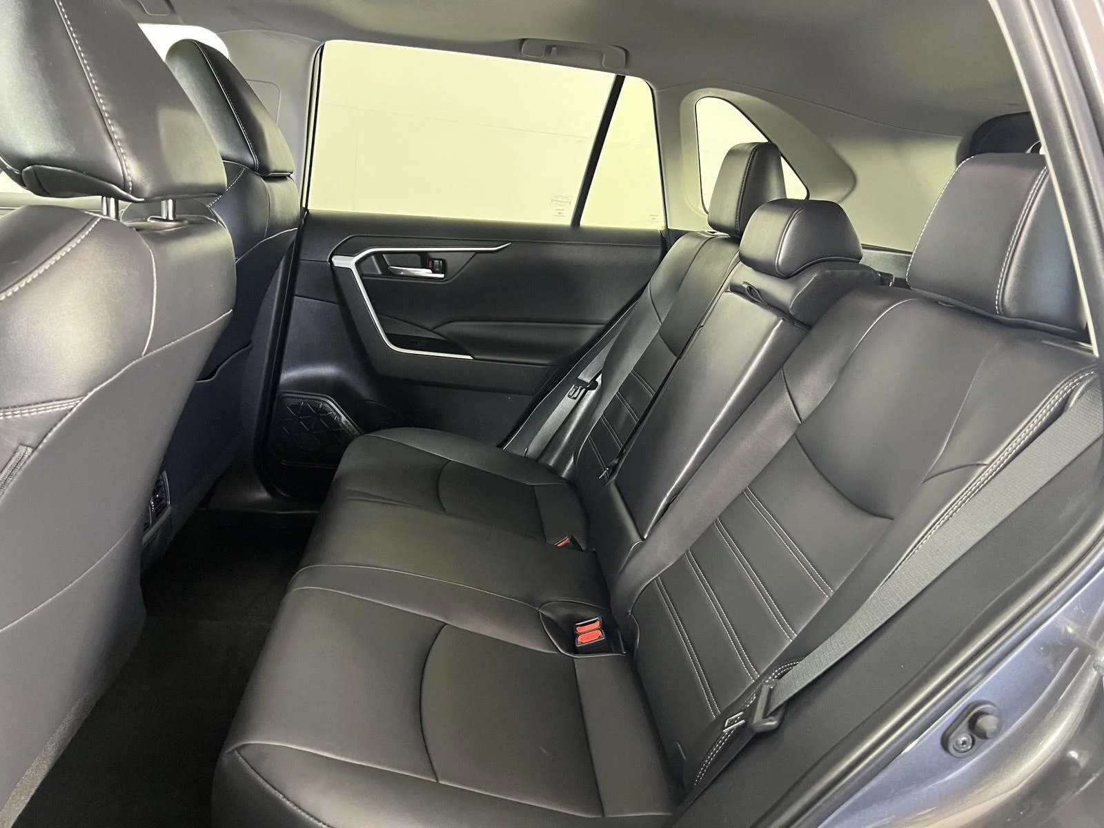 Used 2022 Magnetic Gray Metallic Toyota XLE Premium image 23