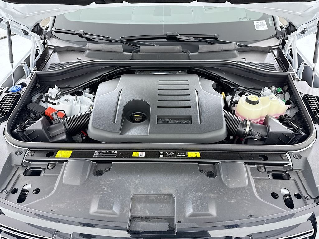 New 2026 Fuji White Land Rover SE image 30