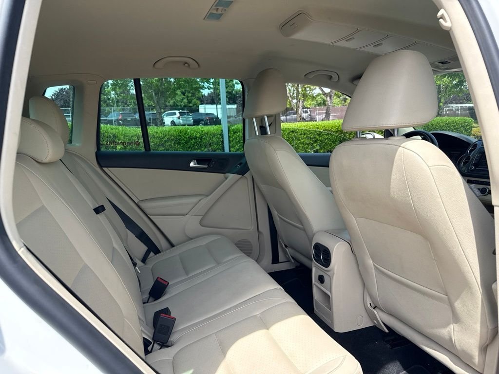 Used 2013 Candy White Volkswagen AWD One-Owner image 20