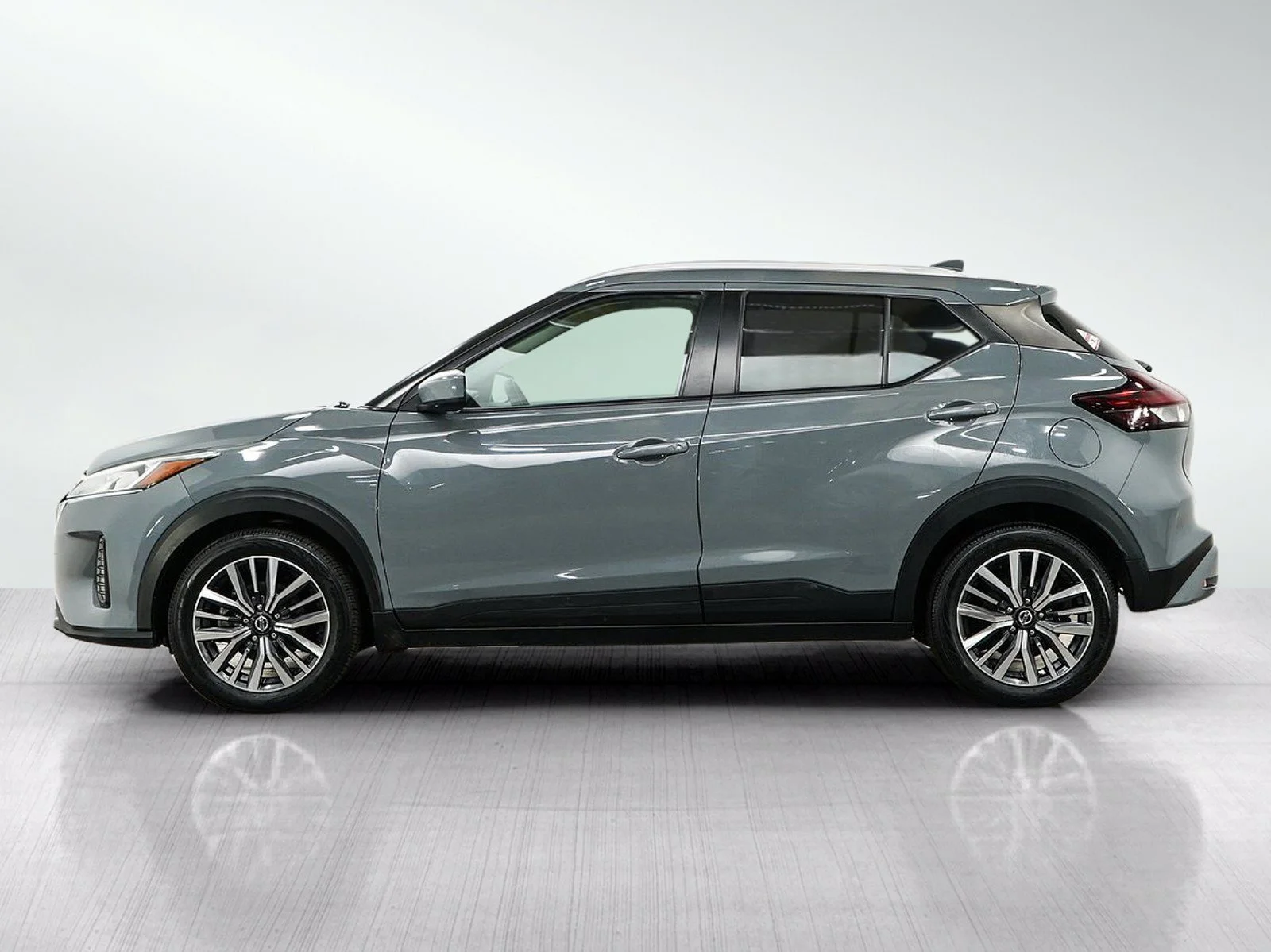 Used 2021 Nissan Kicks SV with VIN 3N1CP5CV3ML478096 for sale in Minneapolis, Minnesota
