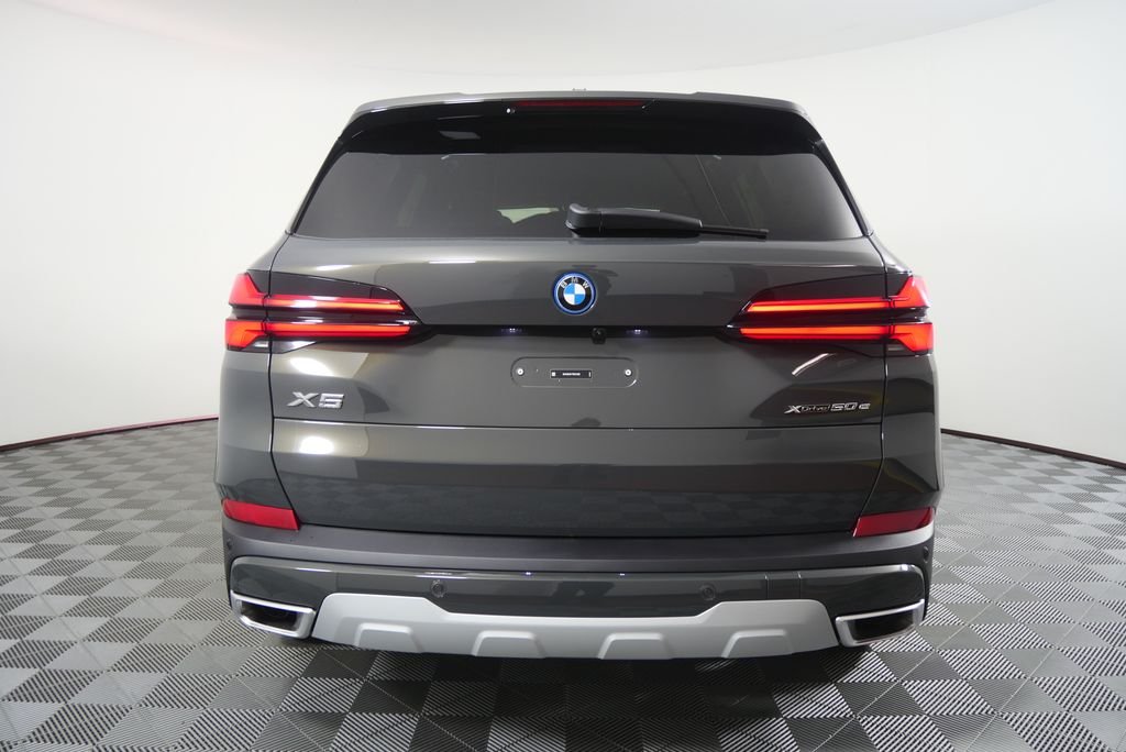 New 2026 Dravit Grey Metallic BMW xDrive50e image 4