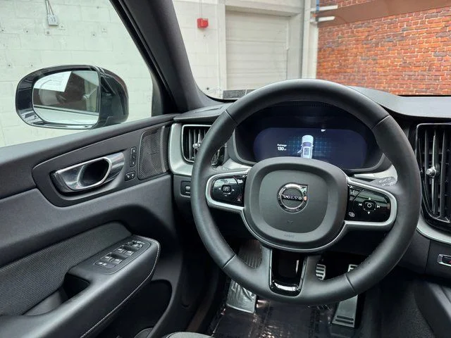 2022 Volvo XC60 R-Design - Photo 13