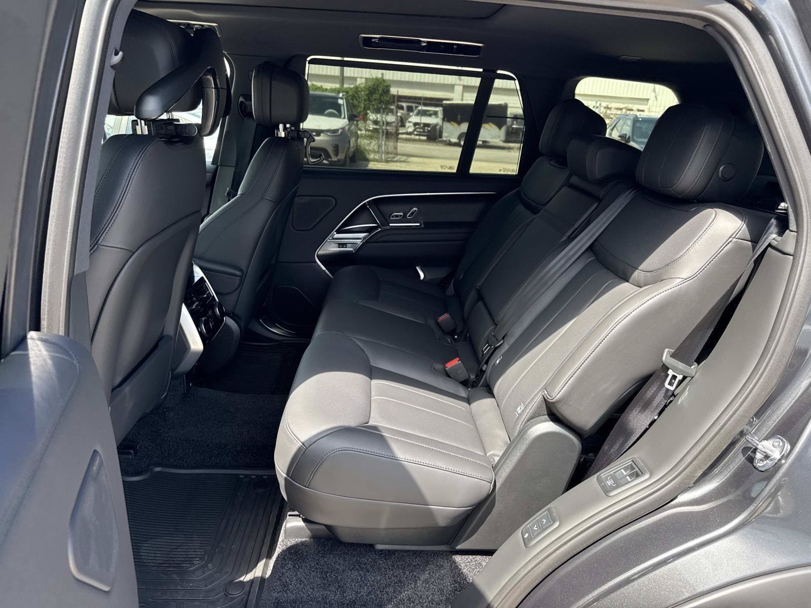 New 2027 Carpathian Grey Land Rover SE image 8