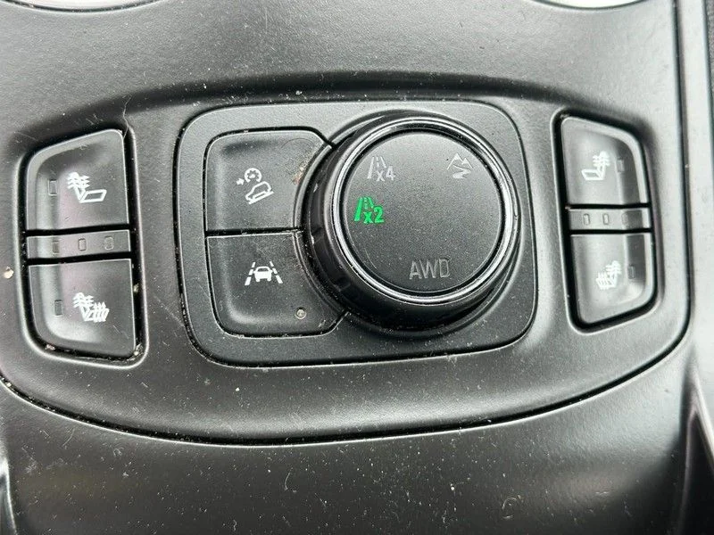 Used 2021 White GMC SLT image 21