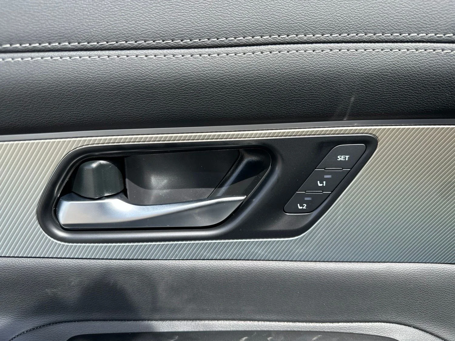 New 2026 Everest White Pearl TriCoat / Super Black Two-tone Nissan Platinum image 17
