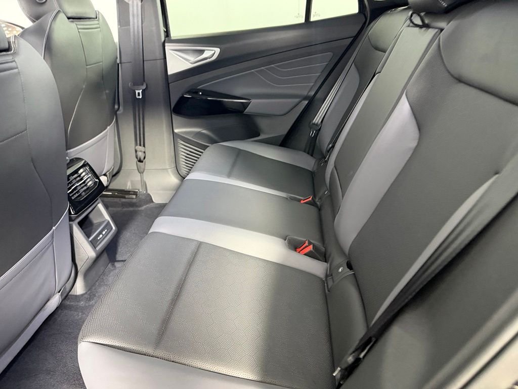 Used 2023 Black Volkswagen Pro S image 26