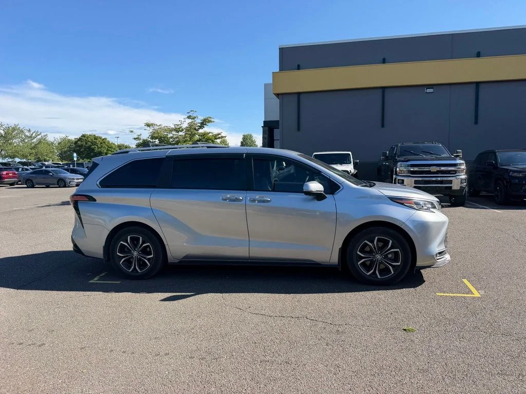 Used 2025 Silver Toyota Platinum image 4