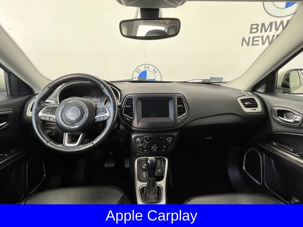 Used 2020 White Jeep Latitude image 9