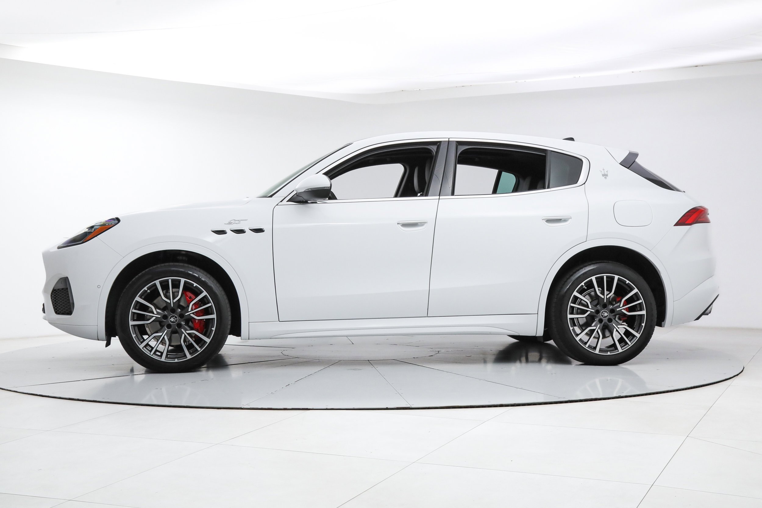 Used 2023 White Maserati GT image 2