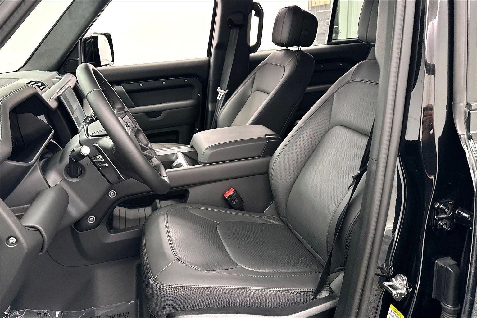Used 2025 Santorini Black Metallic Land Rover V8 image 21
