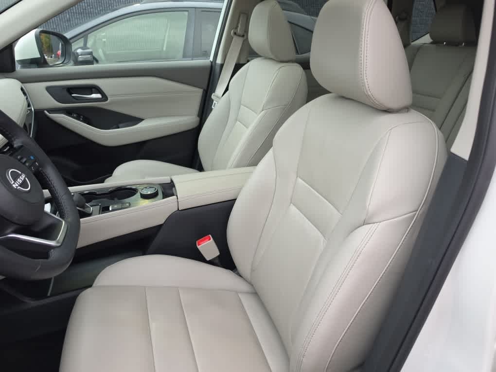Certified Used 2023 Pearl White Tricoat Nissan SL image 18