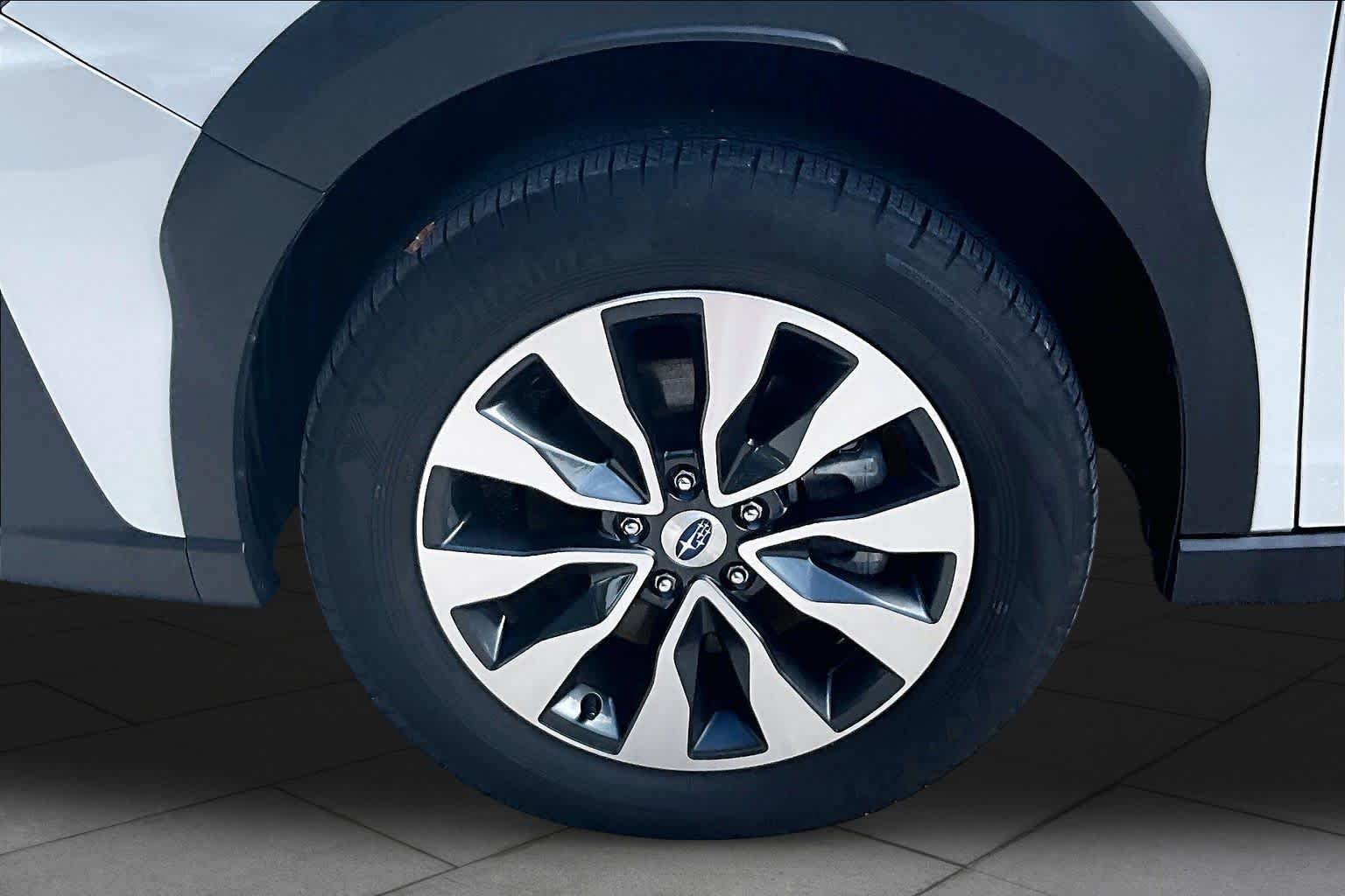 Used 2023 Crystal White Pearl Subaru Limited image 11
