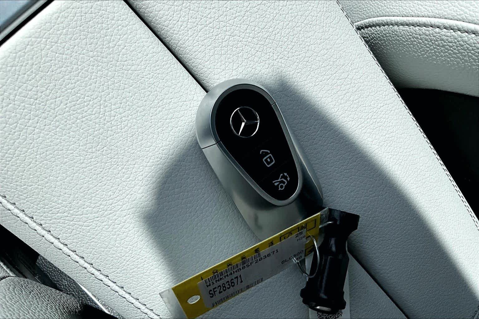Used 2025 Cirrus Silver Metallic Mercedes-Benz GLC 300 image 15