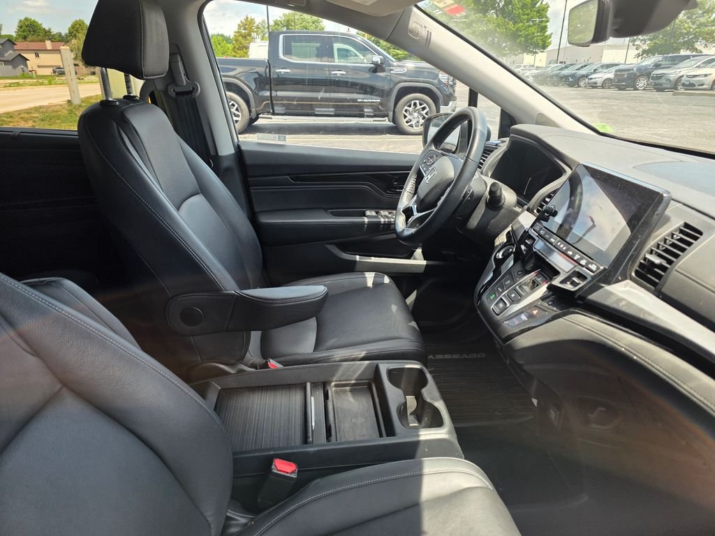 Used 2024 Crystal Black Pearl Honda Touring image 5